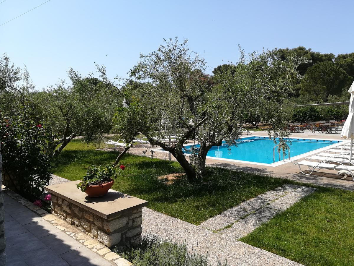 Asfendamos Villa Захаро Екстериор снимка